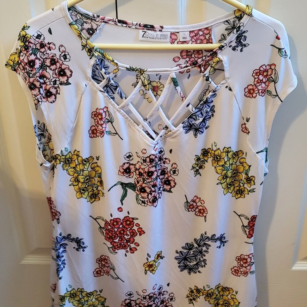 New York & Company short sleeve floral woman's top size L
